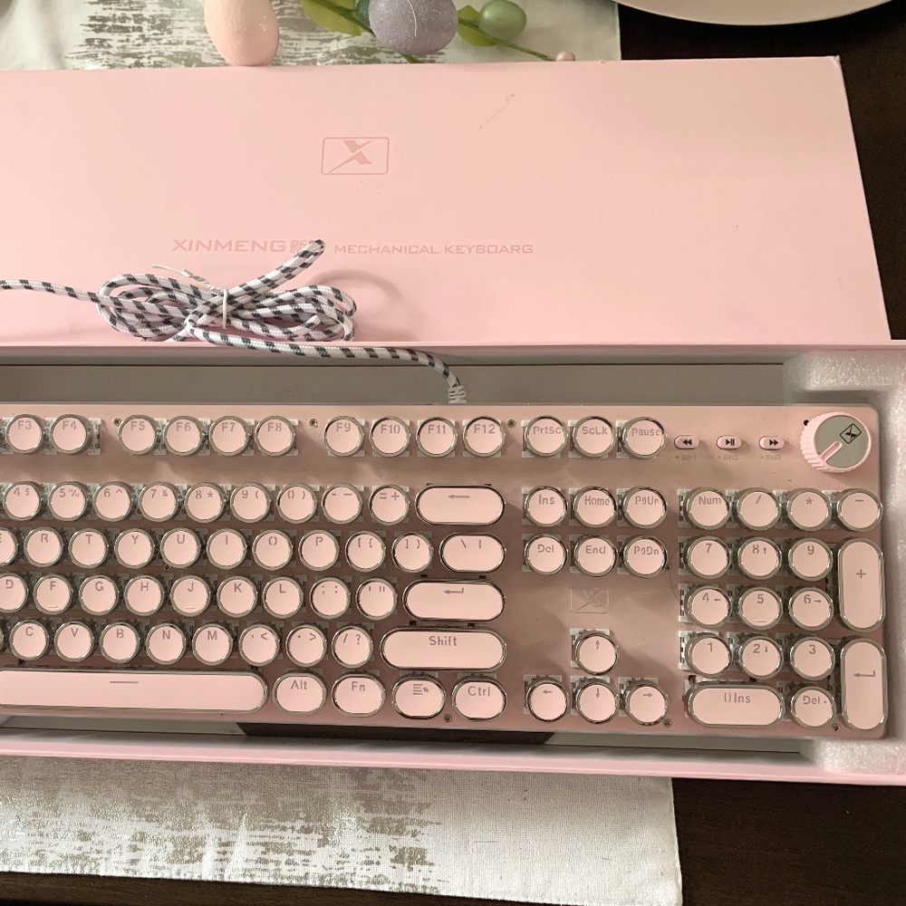 Typewriter-look keyboard, wired, never used